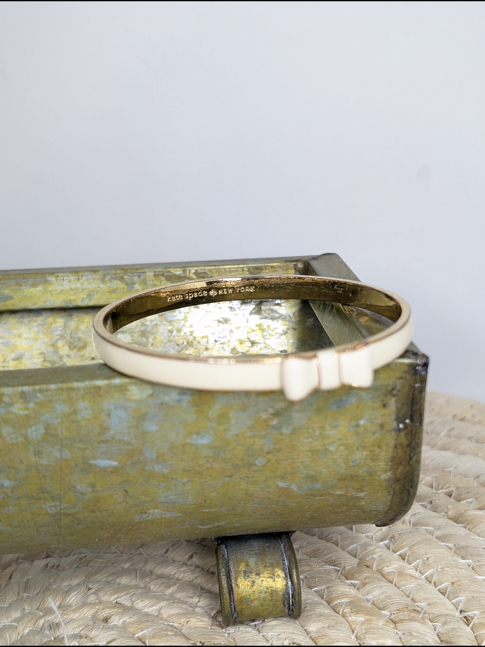 Kate Spade Cream Gold Enamel Bow Bangle Bracelet Romantic Coquettecore - Picture 11 of 13
